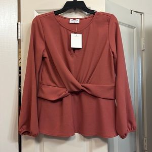 Emelia keyhole and twist top